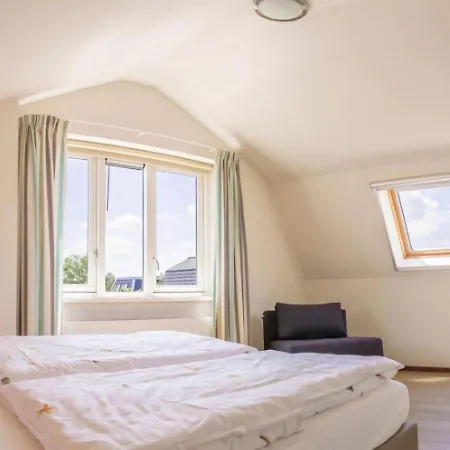 בית נופש In With Sunny Garden *