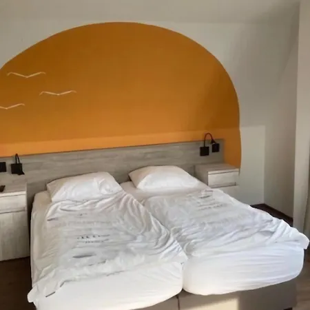 In With Sunny Garden